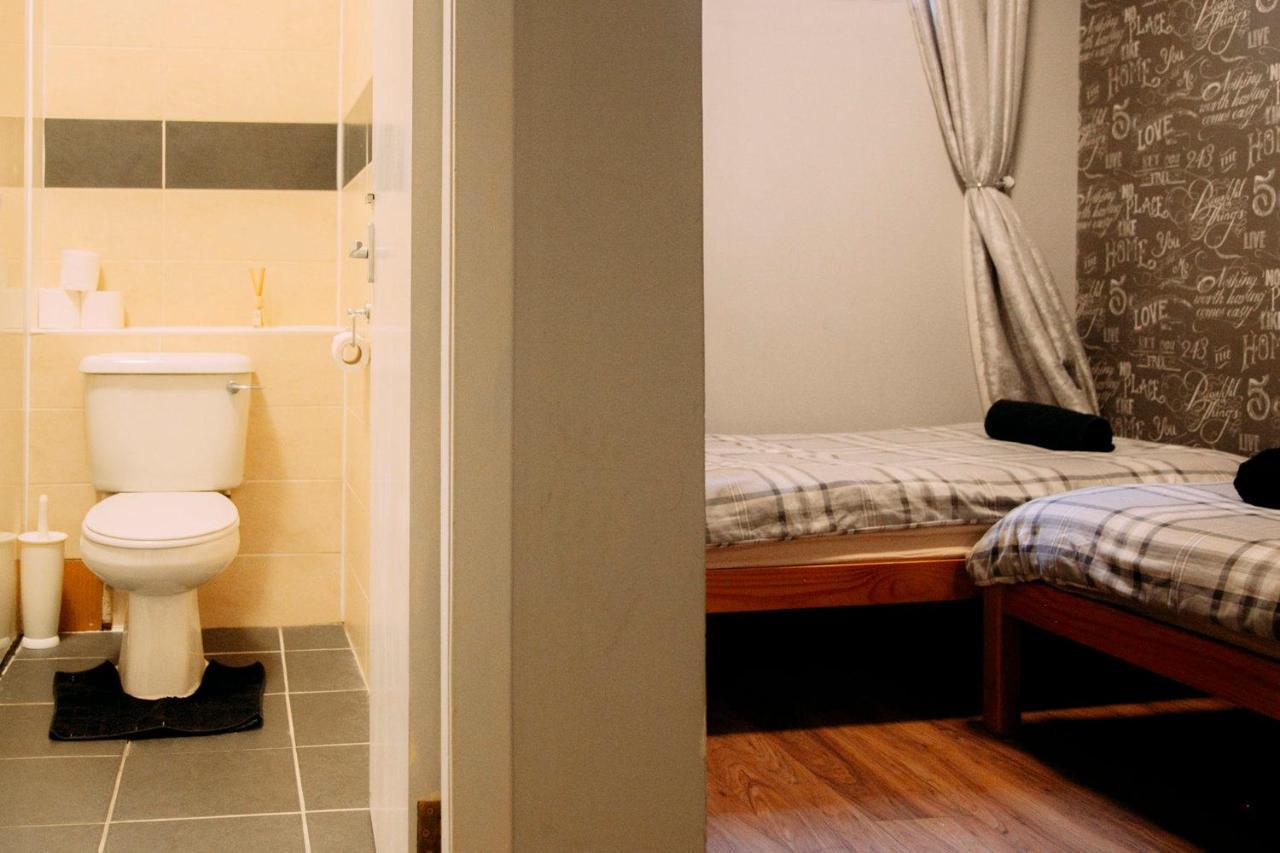 Edinburgh Backpackers - Over 18S Only Exterior photo