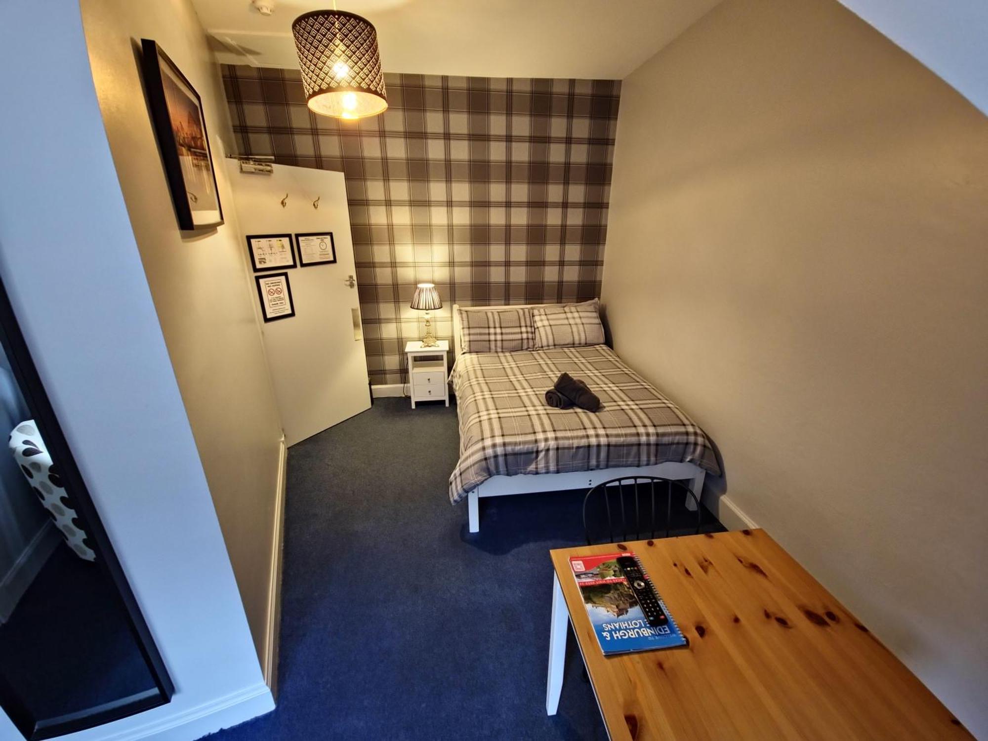 Edinburgh Backpackers - Over 18S Only Exterior photo